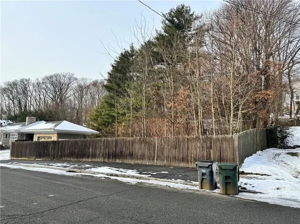 116 Longwood Ave, Providence, RI 02908