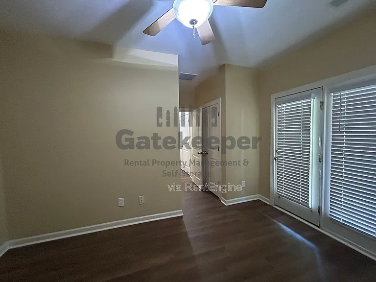 106 Lexington Vlg — Photo 17