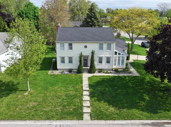 1012 Bowdoin Dr, Mishawaka, IN 46544