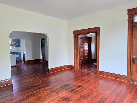 5th image of 304 W Main St