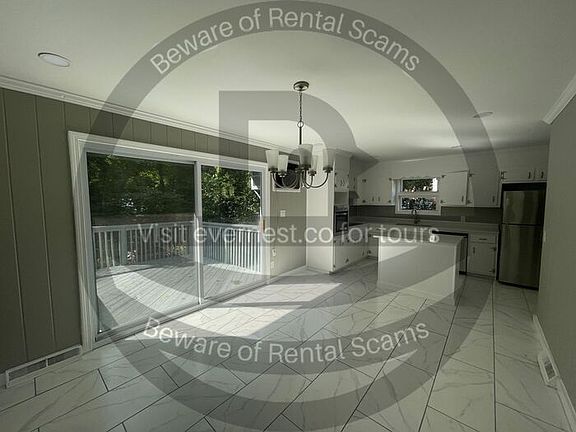 4th image of 1017 Shades Glen Dr