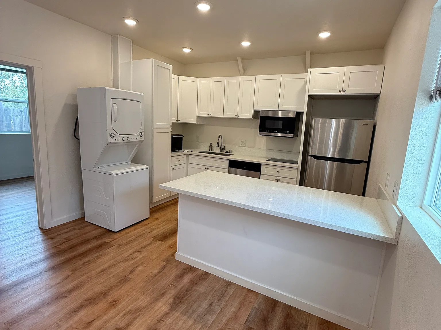 2 bed, 720 sqft, $2,200 — Photo 3