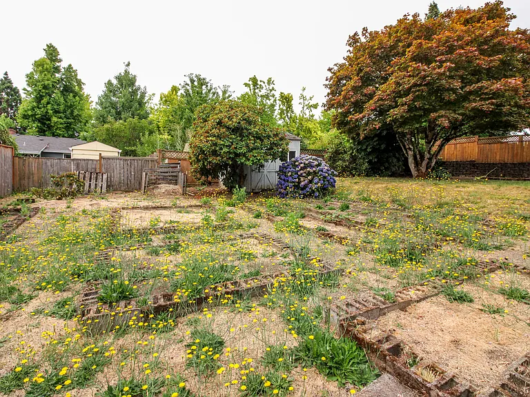 1550 Corina Dr SE — Photo 38