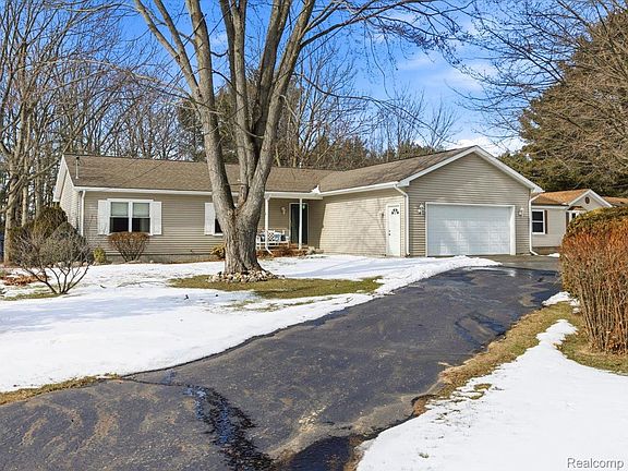 2nd image of 8431 Lakeshore Rd