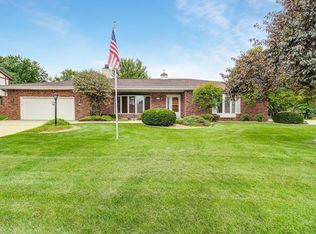 3995 S Victoria Cir, New Berlin, WI 53151