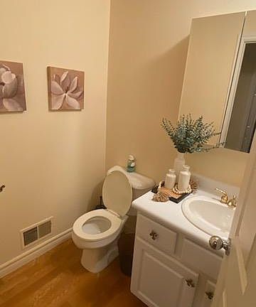5th image of 481 Village Oaks Ct