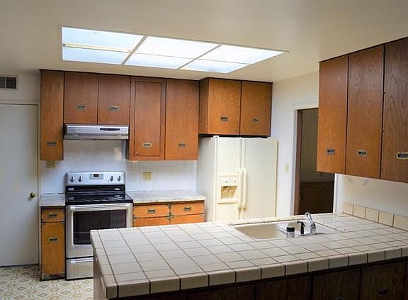 4th image of 446 W Portola Ave