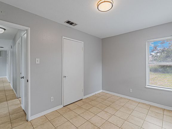 4th image of 1610 Sprucewood Dr