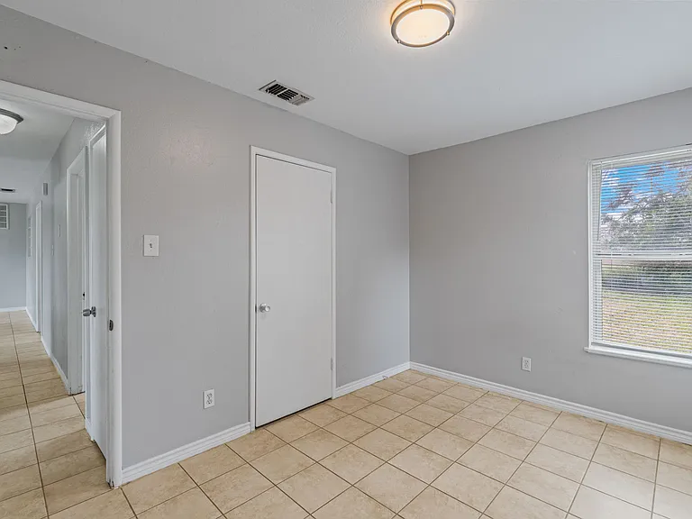 1610 Sprucewood Dr — Photo 4