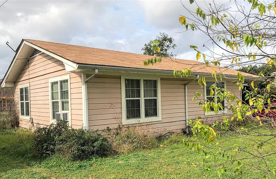 2nd image of 422 Live Oak Ln
