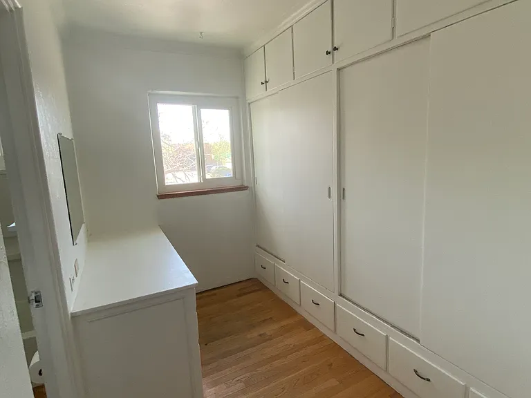 Super Cool Mid-Century Modern East Nob Hill Penthouse Suite with Views — Photo 19