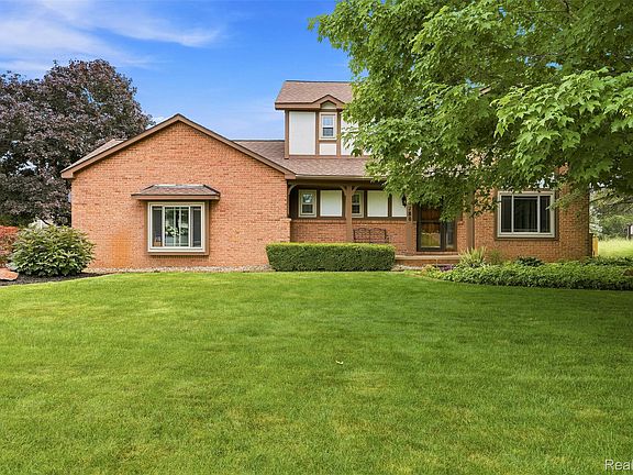 3rd image of 10780 Oxbow Lakeshore Dr