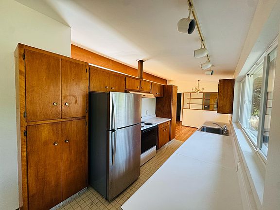 4th image of 15367 SE 22nd Pl