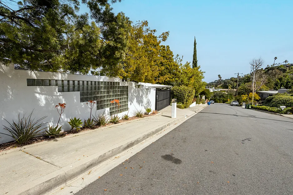 Longbow Dr, Sherman Oaks — Photo 2