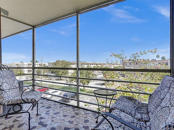 5th image of 16790 NE 14th Ave APT 302