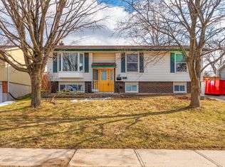 788 Hillside Dr #1, Kingston, ON K7M 5Y8