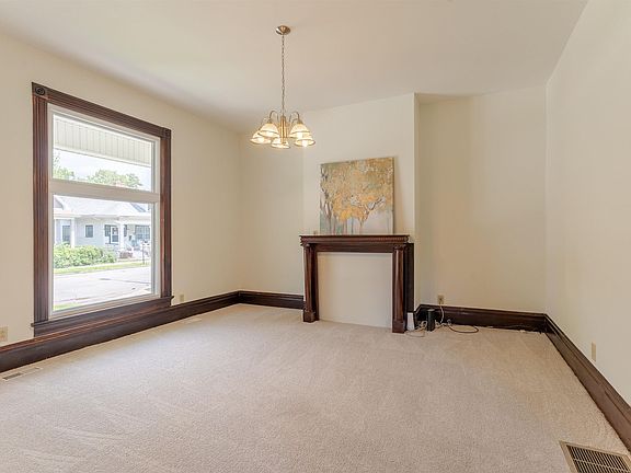 4th image of 709 E Blackford Ave