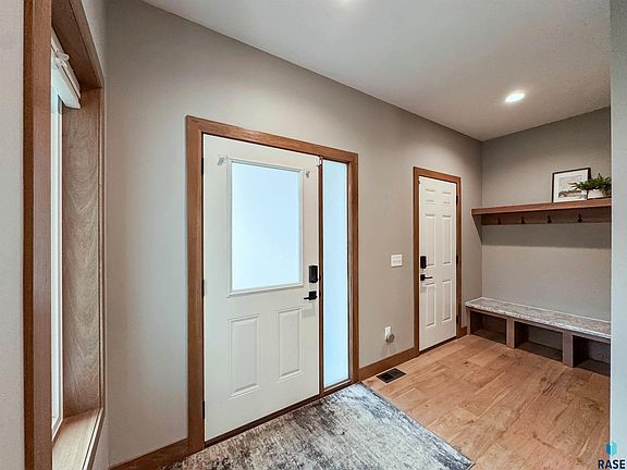 4th image of 615 Quartzite Ave