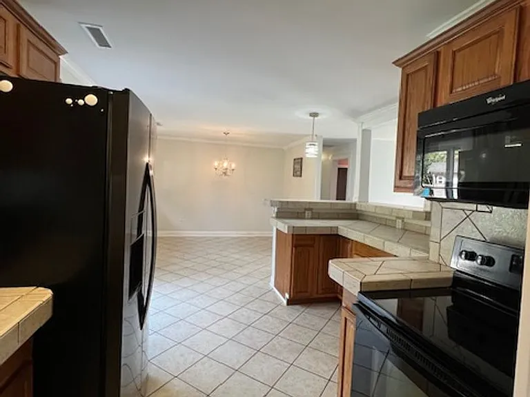 121 Gilbert Curry Dr — Photo 8