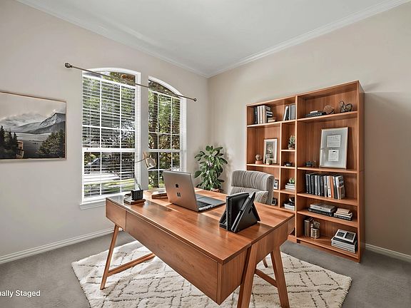 3rd image of 207 Leonard Way