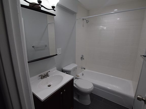 5th image of 7547 N Winchester Ave