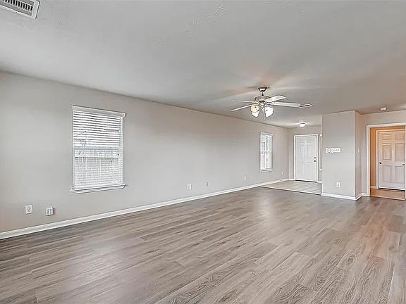 3rd image of 19219 Sandelford Dr