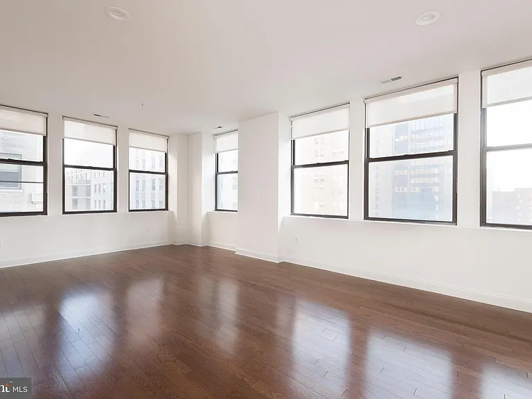 220-2 S 16th St #1002 — Photo 5