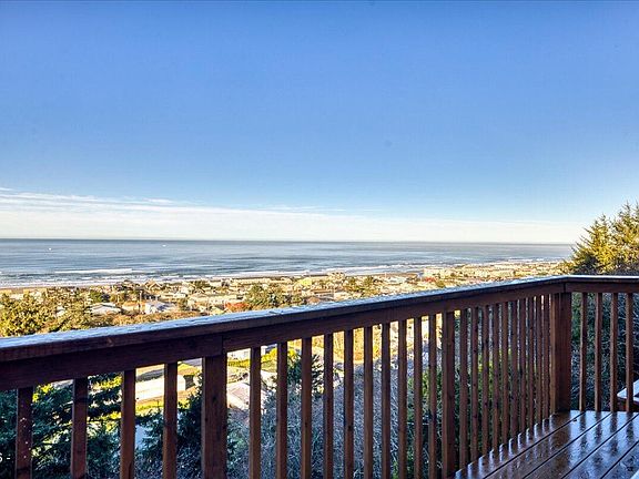3rd image of 333 Pacific View Dr