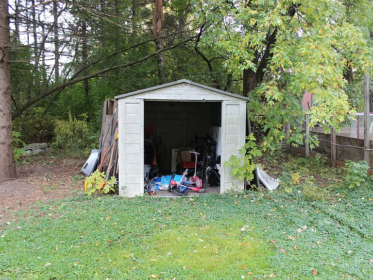 1738 Ryan Ave W — Photo 24