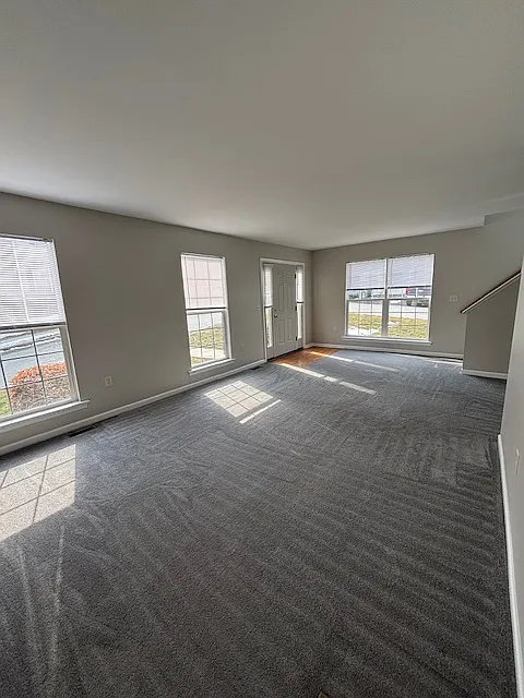 3 bed, 2.5 bath, 1908 sqft, $2,350 — Photo 3