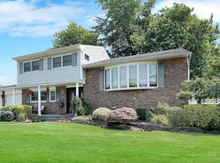 36 Stillwater Ave, Massapequa, NY 11758