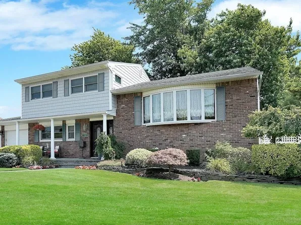 36 Stillwater Avenue, Massapequa, NY 11758
