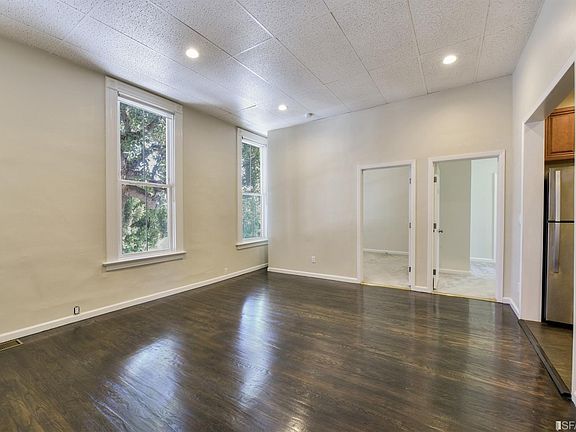 2nd image of 3001 Market St