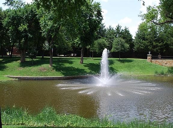 3rd image of 6481 Shadywood Dr