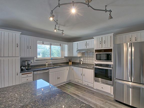 2nd image of 15155 Highland Ave