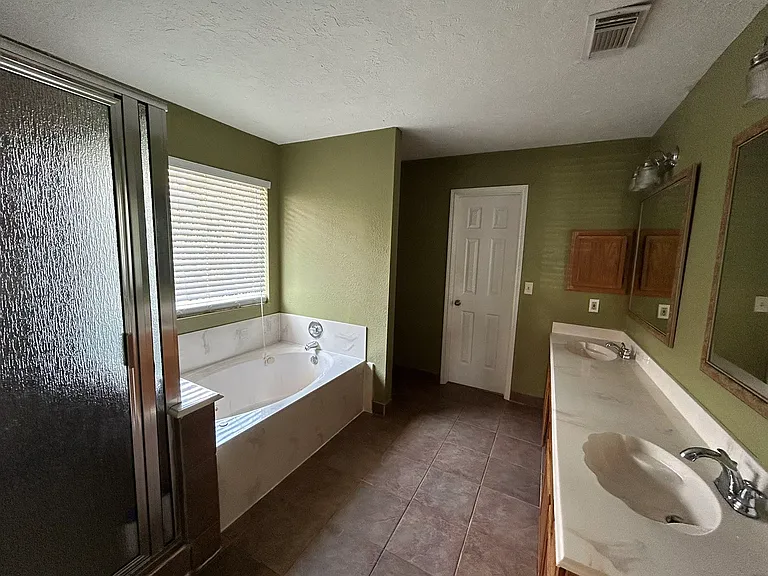 13818 Dentwood Dr — Photo 12