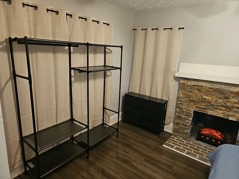 147 W Cromwell St — Photo 11