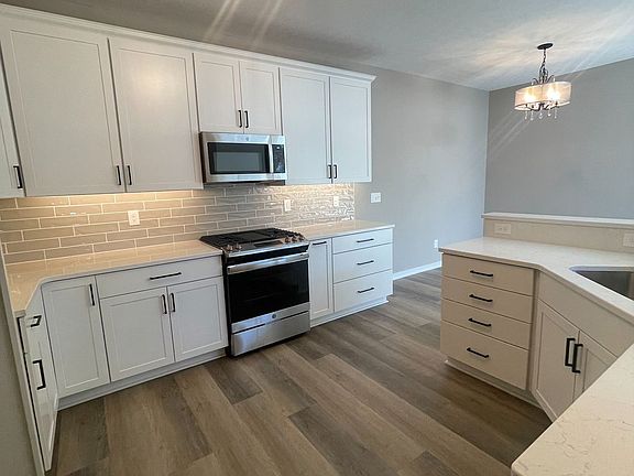 3rd image of 2111 Heritage Ln