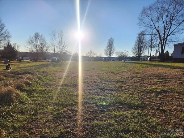 1466 Spring Meadow Dr, Woodleaf, NC 27054