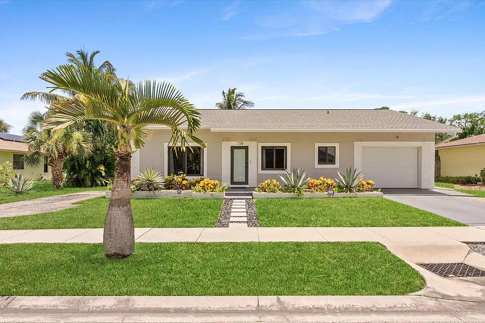 728 NE 9th Ave