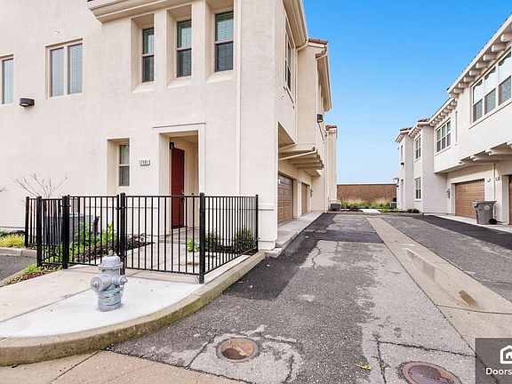 4th image of 5301 E Commerce Way Unit 17101