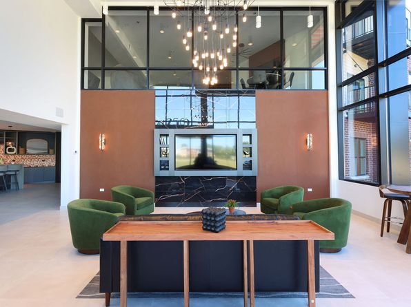 Station 250 | 250 Plaza Cir, Mundelein, IL