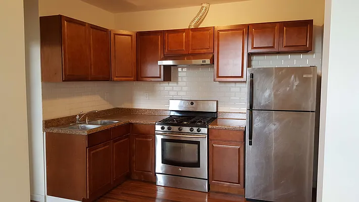 Rented by Naomi Property LLC | media 32