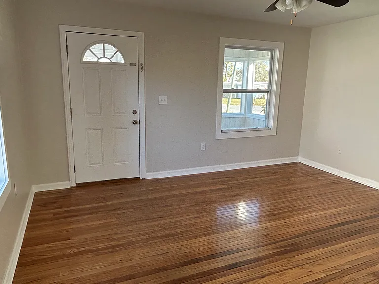 1537 Oak Ave — Photo 8