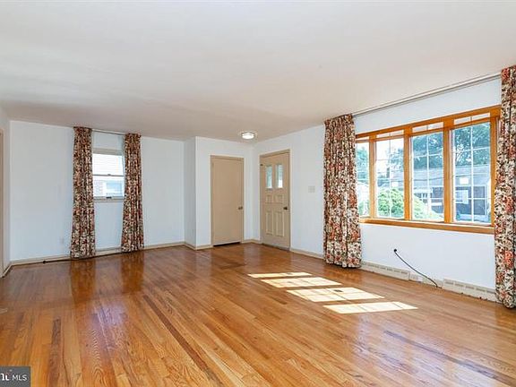 3rd image of 311 W Delaware Ave