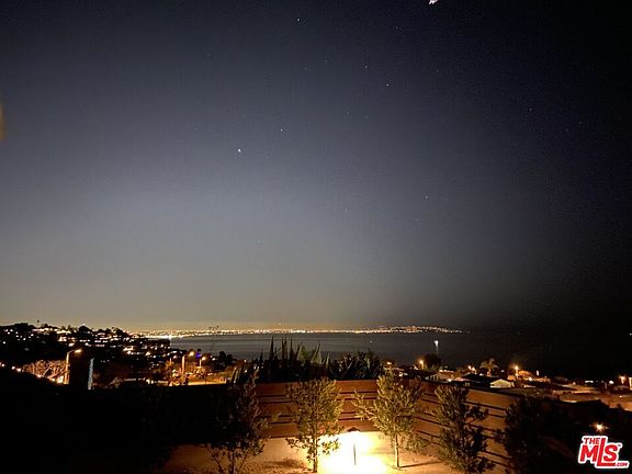 3rd image of 3515 Surfwood Rd