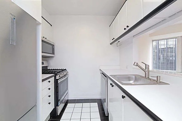 Rented by RELO REDAC INC. | media 17