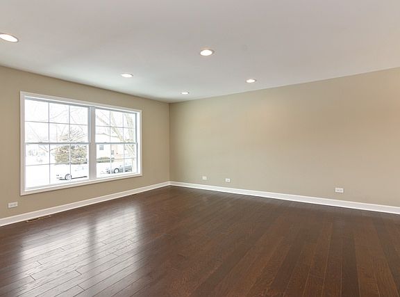 3rd image of 651 Portree Ln