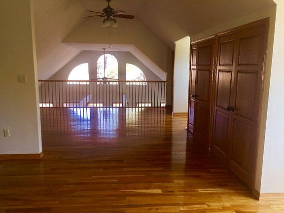 4th image of 42 Amos St