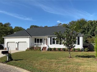 305 Shadowlake Dr, Chesapeake, VA 23320